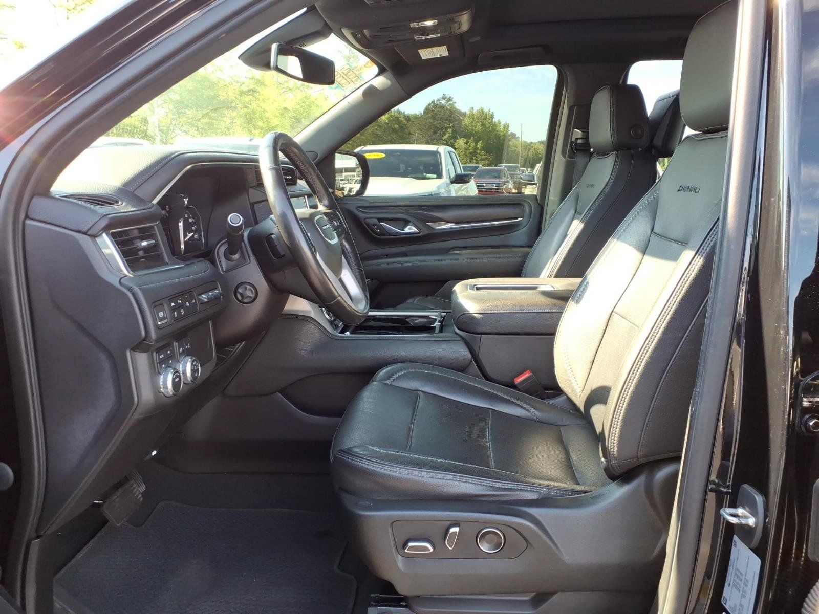 Used 2021 GMC Yukon Denali w/ LPO, Illumination Package AWD/4WD image 18