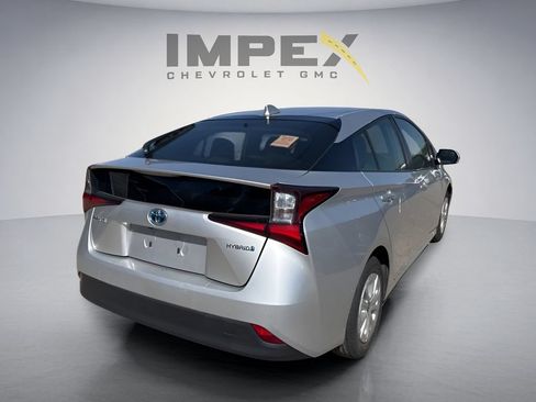 Used 2022 Toyota Prius LE FWD image 4