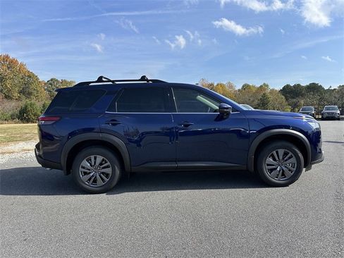 New 2025 Nissan Pathfinder SV image 9