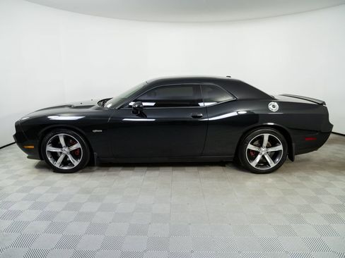 Used 2014 Dodge Challenger R/T RWD image 2