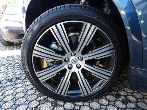 Certified 2025 Volvo XC90 B6 Ultra image 32