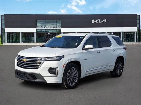 Used 2022 Chevrolet Traverse Premier image 2