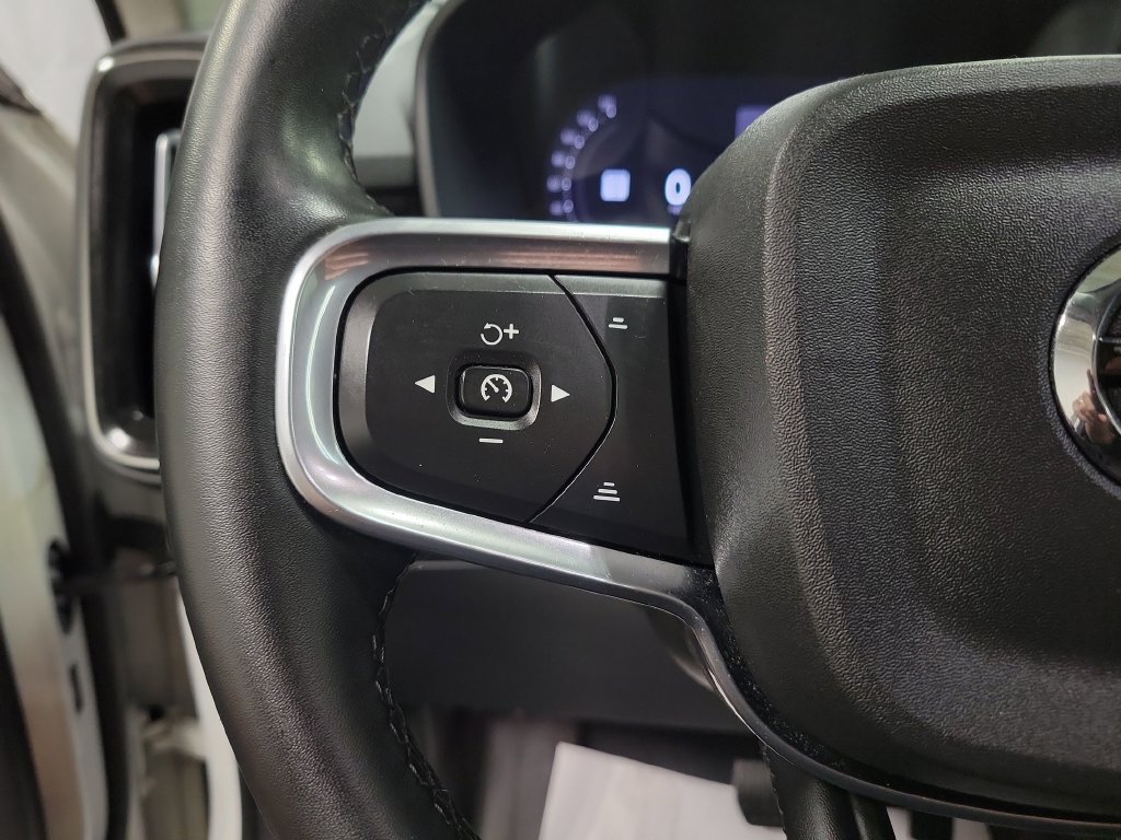 Used 2024 Volvo XC40 B5 Plus AWD/4WD image 25