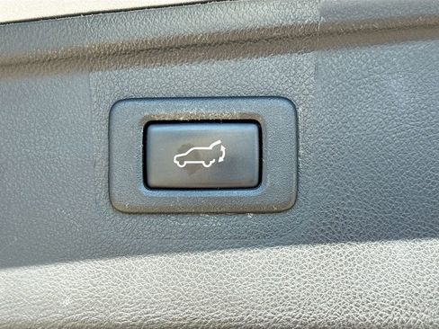 Used 2017 Subaru Outback 2.5i Limited image 35