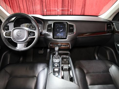 Used 2019 Volvo XC90 T5 Momentum FWD image 17