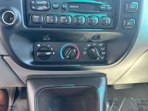 Used 1997 Ford Explorer XLT AWD/4WD image 17