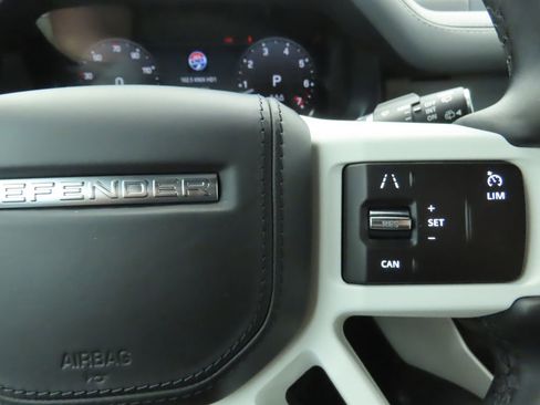 Used 2023 Land Rover Defender 110 X-Dynamic SE image 12