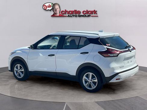 Certified 2025 Nissan Kicks Play S FWD image 3