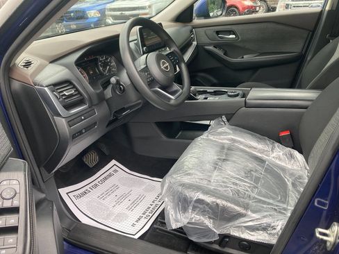 Used 2023 Nissan Rogue SV AWD/4WD image 12