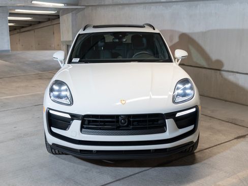 Certified 2026 Porsche Macan AWD/4WD image 6