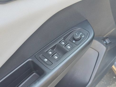 Used 2023 Volkswagen Taos SE w/ Panoramic Sunroof Package AWD/4WD image 24