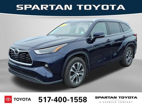 Used 2022 Toyota Highlander XLE AWD/4WD image 1