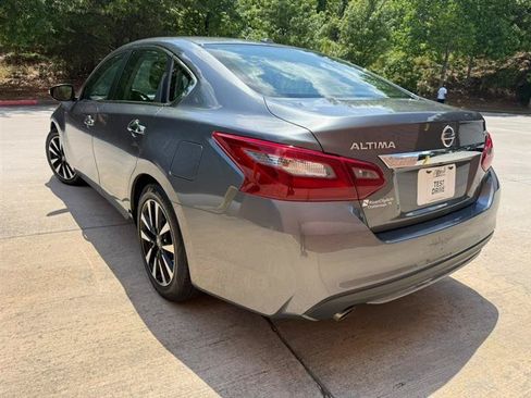 Used 2018 Nissan Altima 2.5 SV w/ 2.5 SV Technology Package FWD image 5