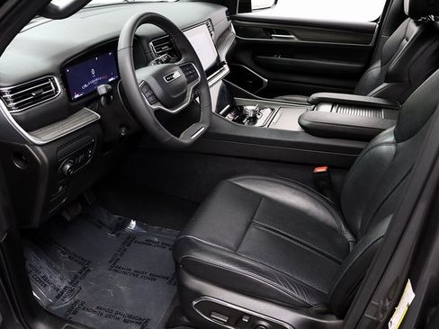 Used 2024 Jeep Wagoneer Series III image 10