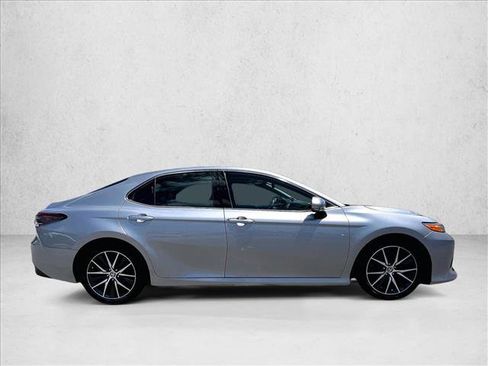 Used 2021 Toyota Camry XLE w/ Navigation Package FWD image 5