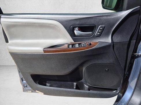 Used 2015 Toyota Sienna Limited Premium FWD image 13
