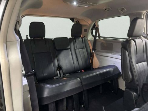 Used 2015 Chrysler Town & Country Touring-L w/ Driver Convenience Group FWD image 20