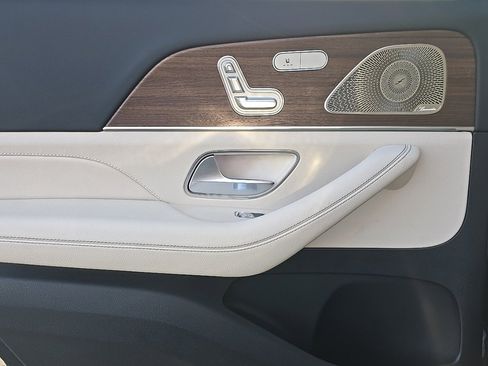 New 2026 Mercedes-Benz GLS 450 4MATIC image 32