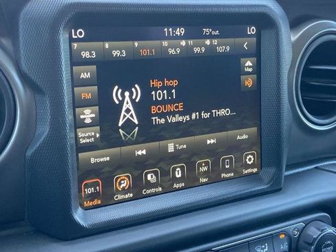 Used 2023 Jeep Gladiator Sport AWD/4WD image 9