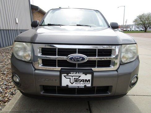 Used 2010 Ford Escape XLT image 2
