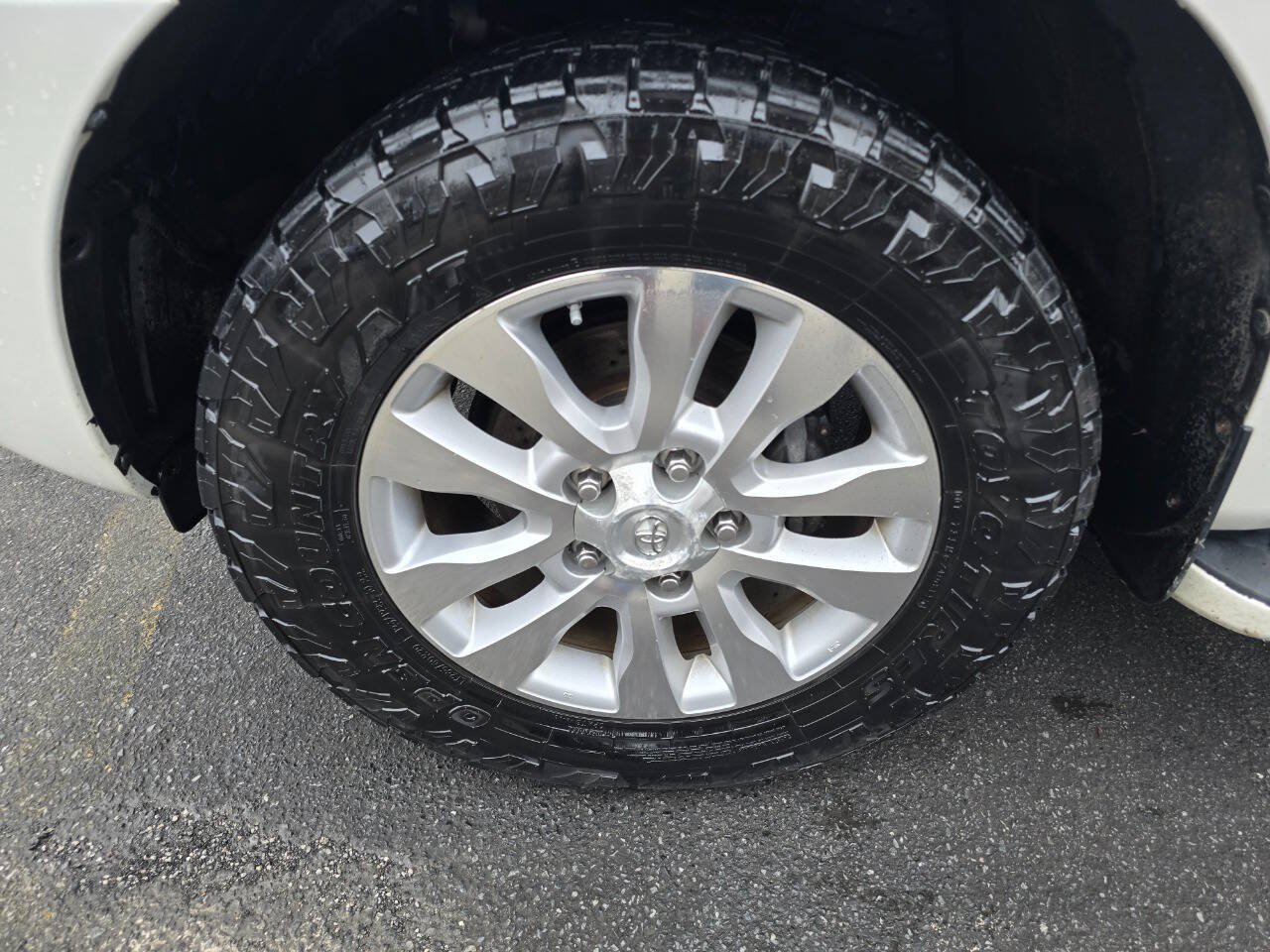 Used 2013 Toyota Sequoia Platinum AWD/4WD image 9