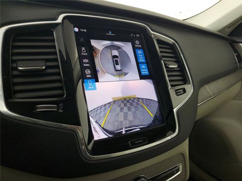 Certified 2025 Volvo XC90 B6 Plus AWD/4WD image 29