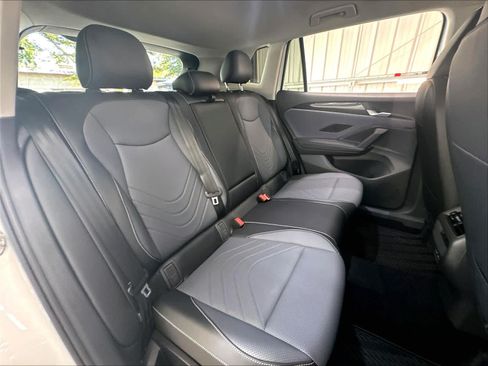 New 2026 Volkswagen Tiguan SE AWD/4WD image 9