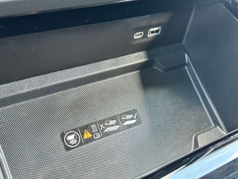 Used 2025 GMC Yukon Elevation image 27