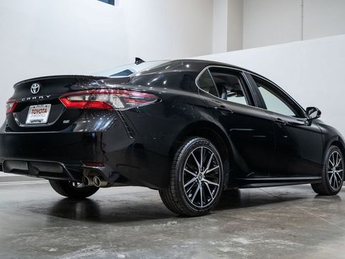 Used 2022 Toyota Camry SE image 9