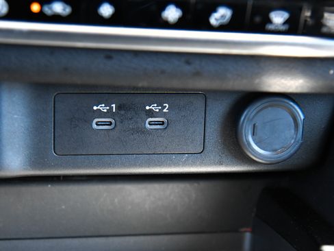 Used 2025 Nissan Rogue SV w/ SV Premium Package FWD image 24