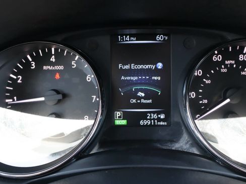 Used 2017 Nissan Rogue SV AWD/4WD image 12