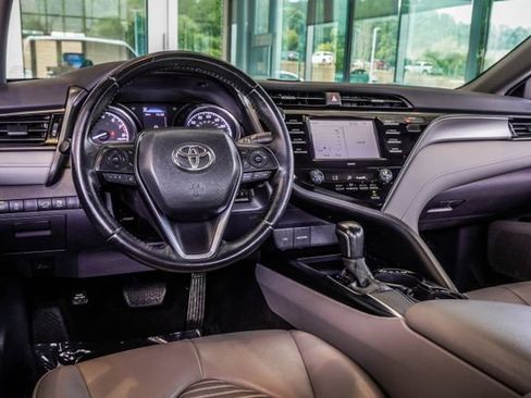 Used 2020 Toyota Camry SE FWD image 16