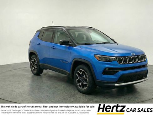 Used 2025 Jeep Compass Trailhawk image 1