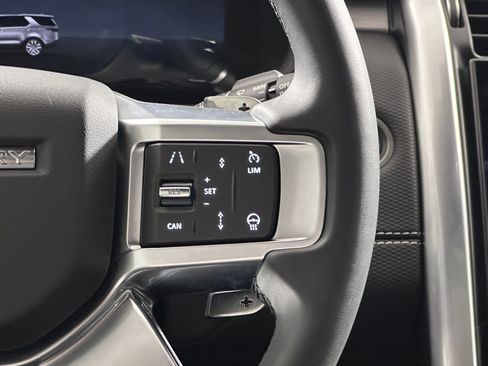 Used 2024 Land Rover Discovery Dynamic SE image 16