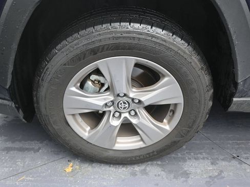 Used 2025 Toyota RAV4 XLE AWD/4WD image 9