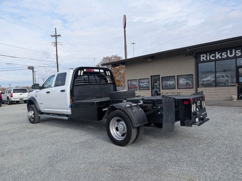 Used 2022 RAM 5500 Tradesman w/ Safety Group image 9