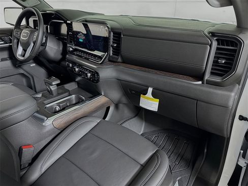 Certified 2026 GMC Sierra 1500 SLT image 28