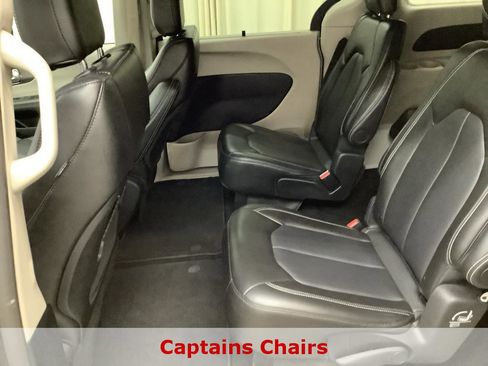 Used 2024 Chrysler Pacifica Touring-L FWD image 23