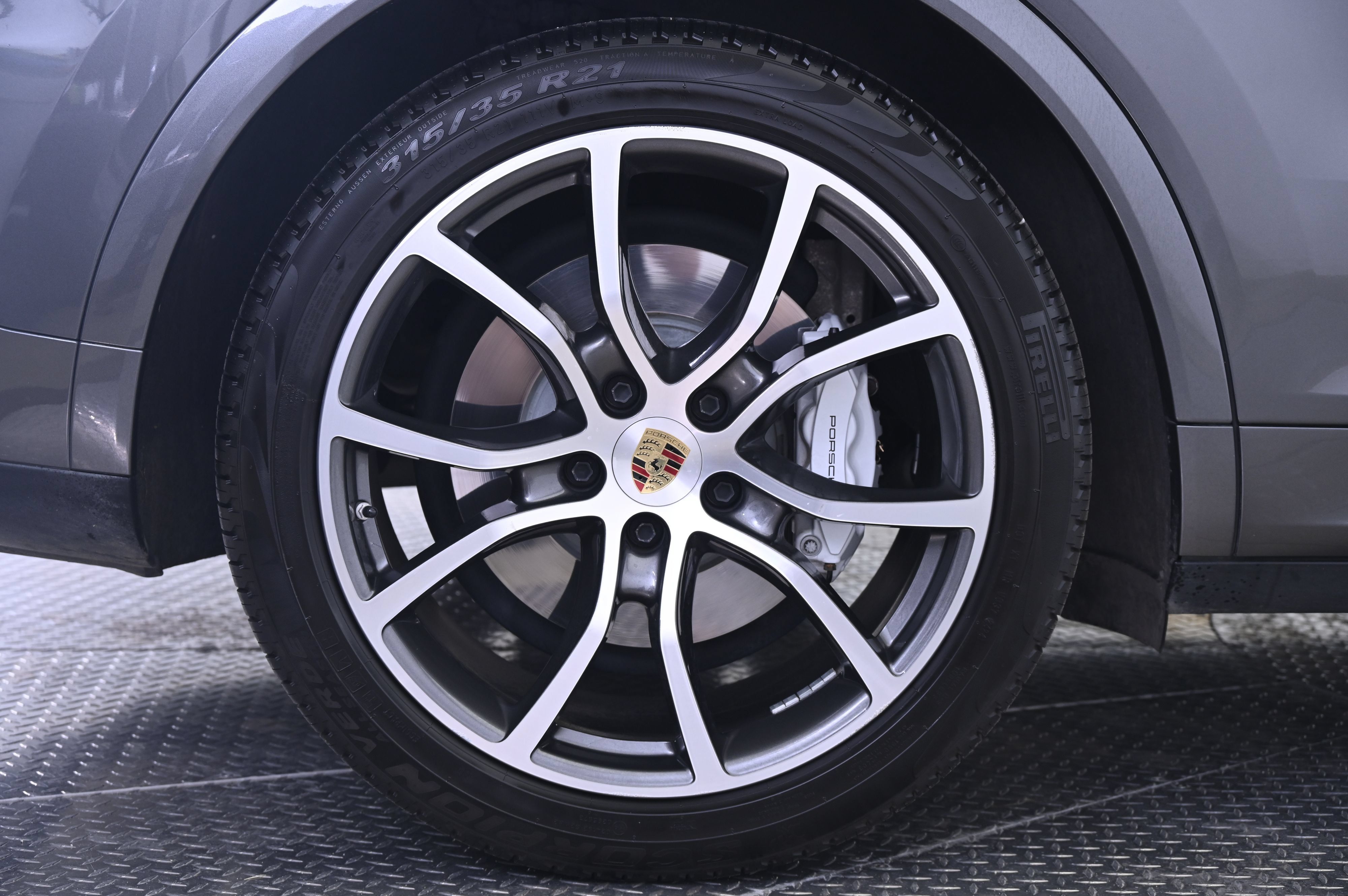 Certified 2023 Porsche Cayenne Turbo AWD/4WD image 13
