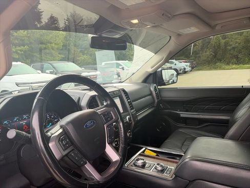 Used 2018 Ford Expedition Max Platinum AWD/4WD image 16