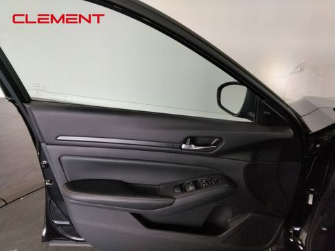 Used 2025 Nissan Altima 2.5 SV image 24