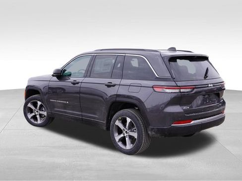 New 2026 Jeep Grand Cherokee Limited w/ Luxury Tech Group II AWD/4WD image 5