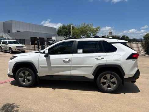 Used 2025 Toyota RAV4 XLE w/ Convenience Package FWD image 8