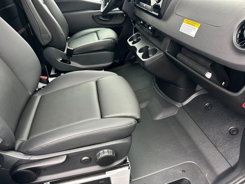 Used 2025 Mercedes-Benz Sprinter 2500 image 15