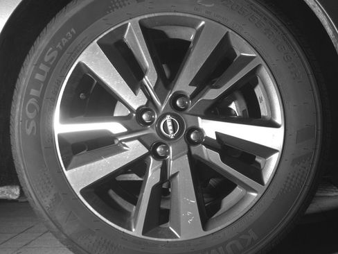 Used 2025 Nissan Versa SV FWD image 13