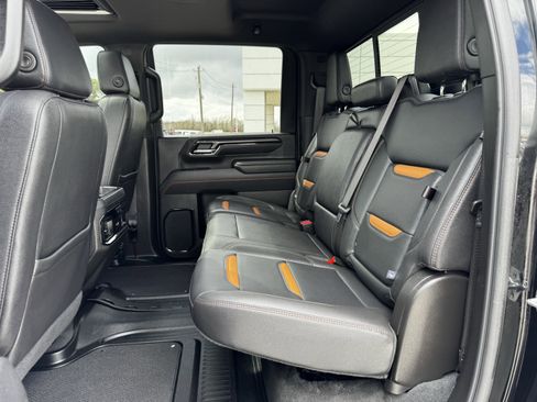 Used 2025 GMC Sierra 2500 AT4 image 32