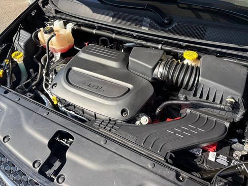 Used 2023 Chrysler Pacifica Touring-L FWD image 29