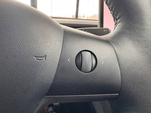 Used 2022 Tesla Model Y Long Range image 26