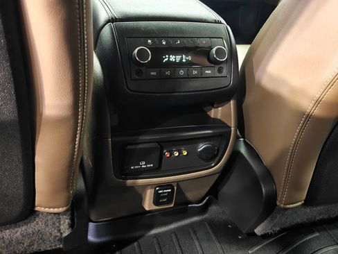 Used 2015 GMC Acadia SLT AWD/4WD image 32