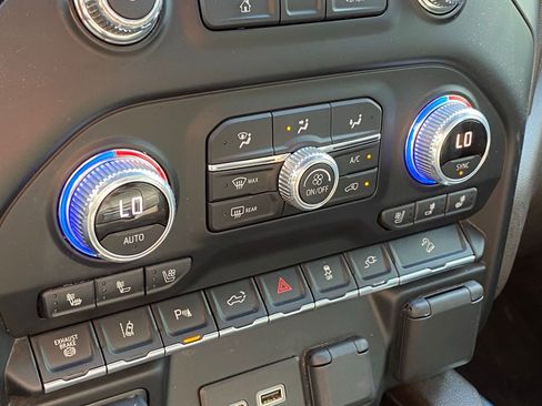 Used 2021 GMC Sierra 2500 Denali w/ Denali Ultimate Package image 17